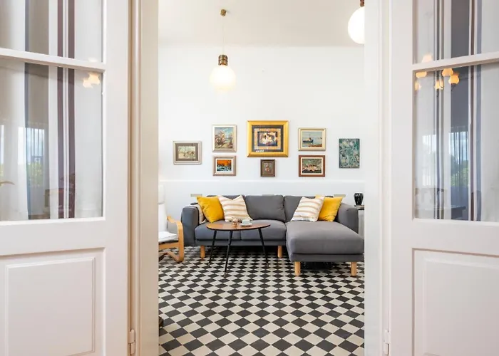 Celio-cega For 4+2, Center Трогір