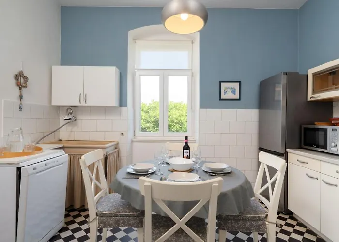 Celio-cega For 4+2, Center * Трогір