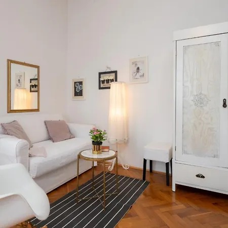 Celio-cega For 4+2, Center Трогір