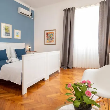 Celio-cega For 4+2, Center Трогір